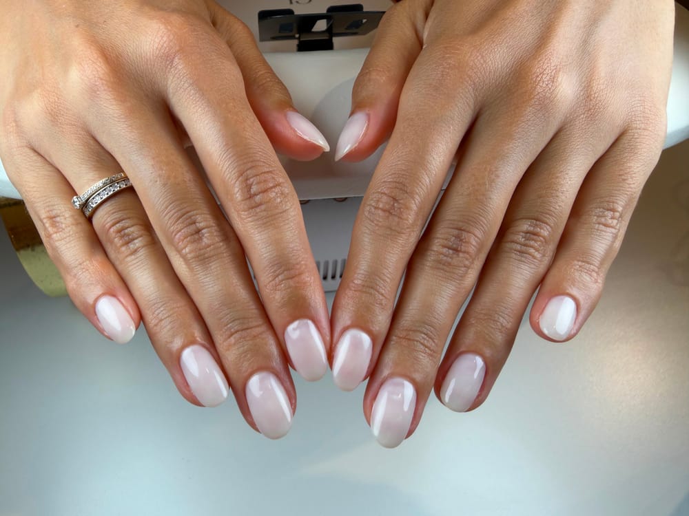 Diseño de uñas hecho en YOS Beauty Studio