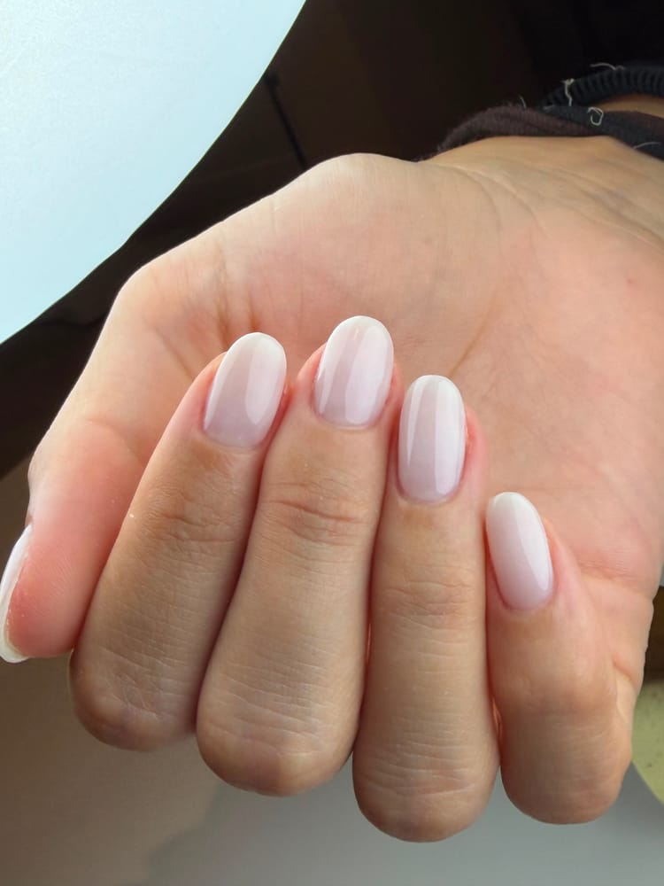 Diseño de uñas hecho en YOS Beauty Studio