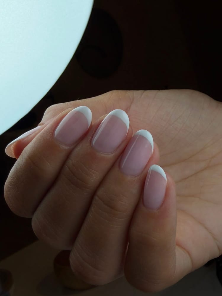 Diseño de uñas hecho en YOS Beauty Studio