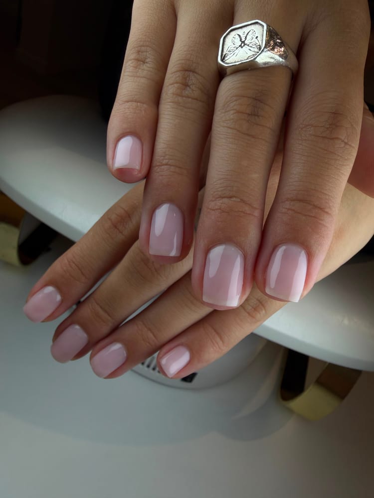 Diseño de uñas hecho en YOS Beauty Studio