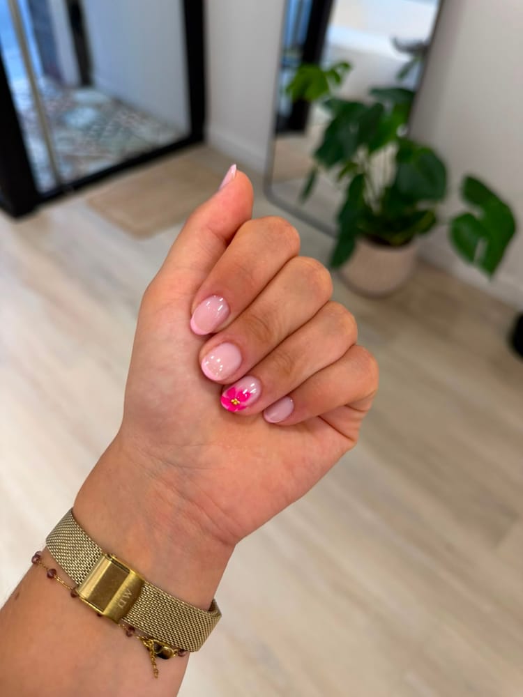 Diseño de uñas hecho en YOS Beauty Studio